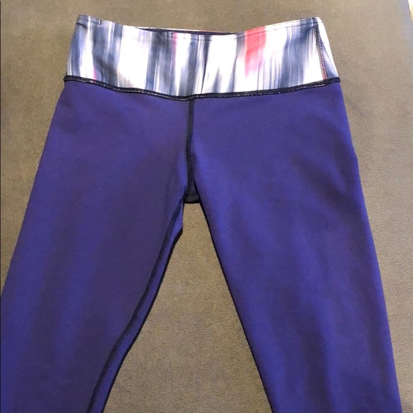 LuLu Lemon reversible crop - Picture 6 of 6